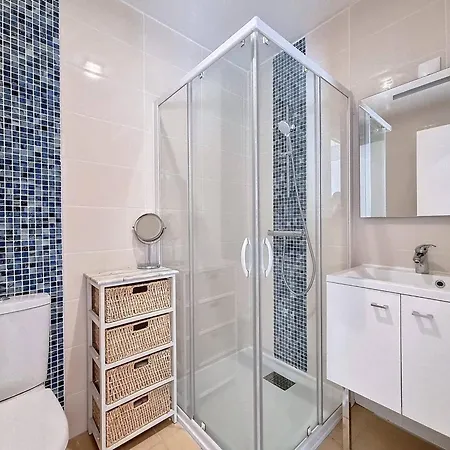 Apartment Centre T3 Lumineux 4 Pers A 400m De La - Fr-1-738-53 Royan